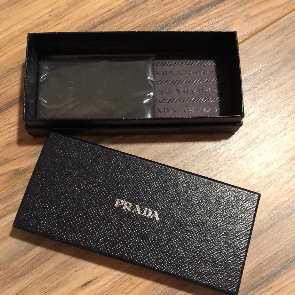 Prada Gift box. 🌸